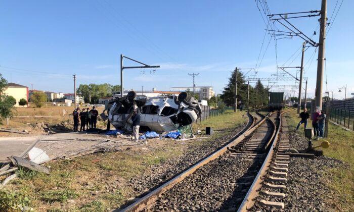 Collision Between Train, Minibus Leaves 6 Dead in Turkey