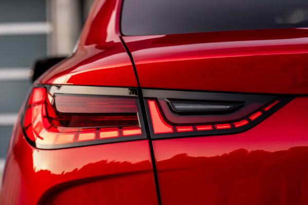 Digital piano key taillight. (Courtesy of Infiniti)