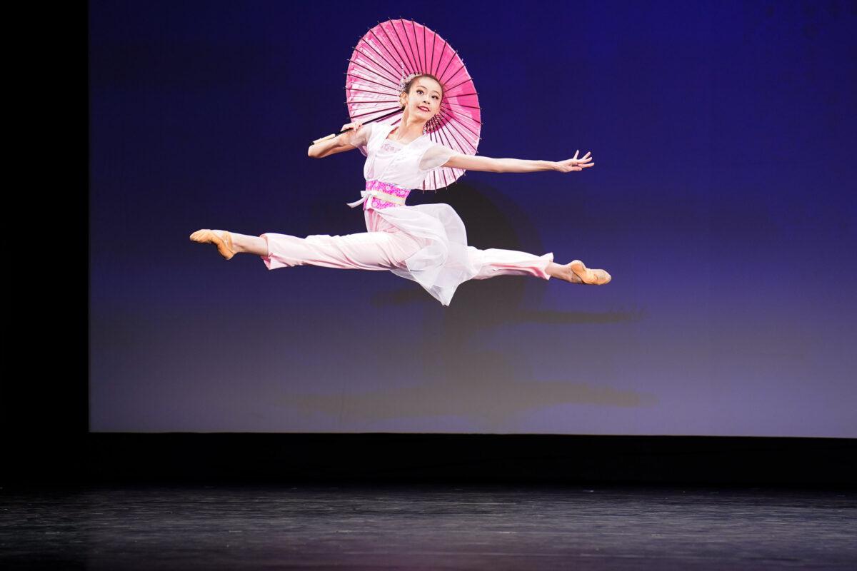 Carol Huang participates in the junior female division of the 9th NTD International Classical Chinese Dance Competition in New York state on Sept. 4, 2021. (Larry Dye/The Epoch Times)