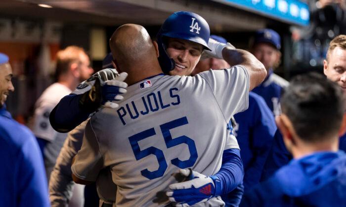 Dodgers Beat Giants 6-1, Move Into Tie for First in NL West