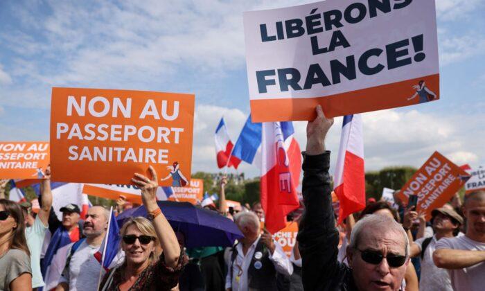 ‘I Will Not Submit’: 140,000 French Citizens Protest Against Vaccine Passport