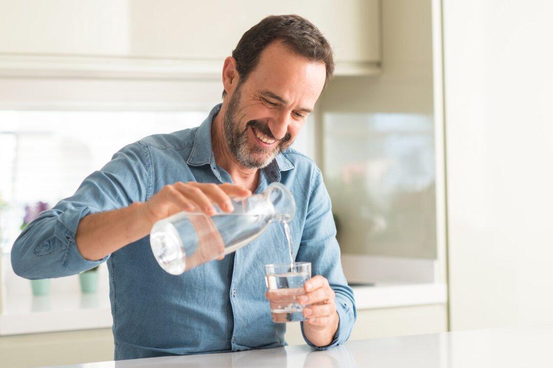 Why You Should Water Yourself Each Morning