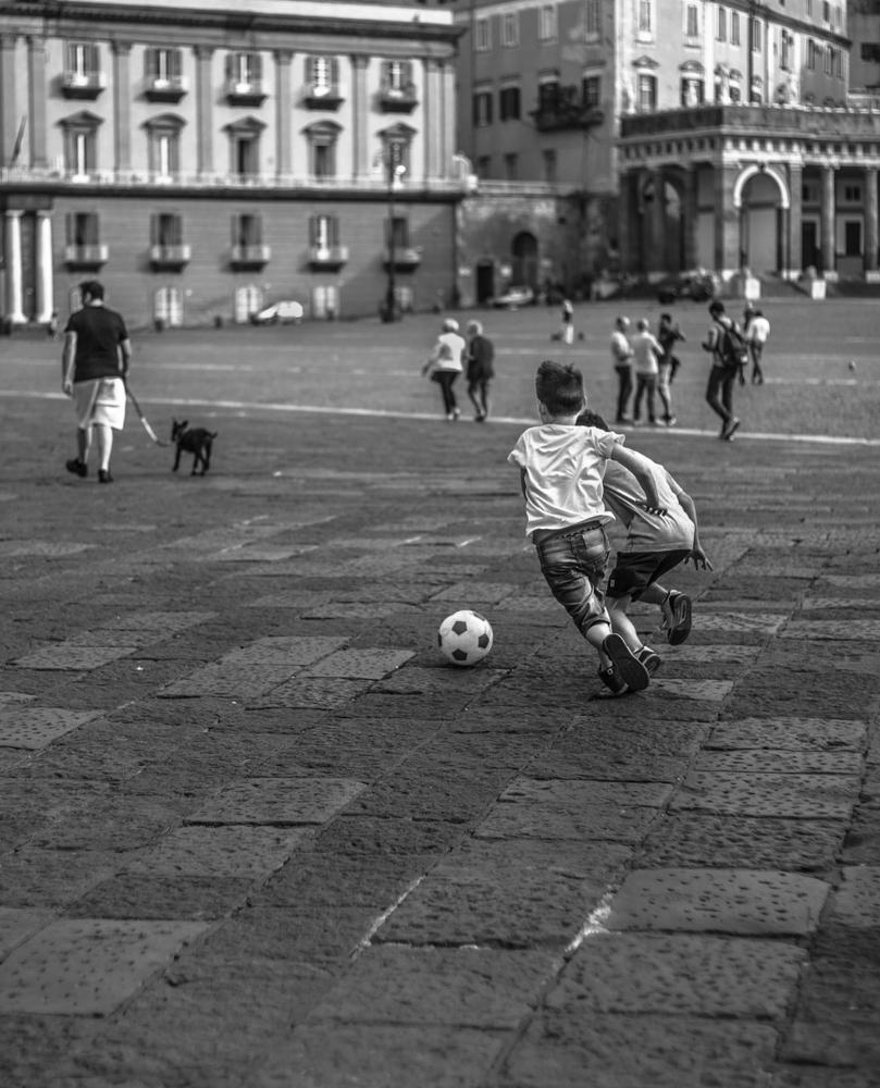 Soccer—one of the city's great passions. (Marco Pescosolido/Shutterstock)