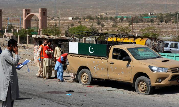 Suicide Bombing by Pakistani Taliban at Southwest Pakistan Checkpoint Kills 3