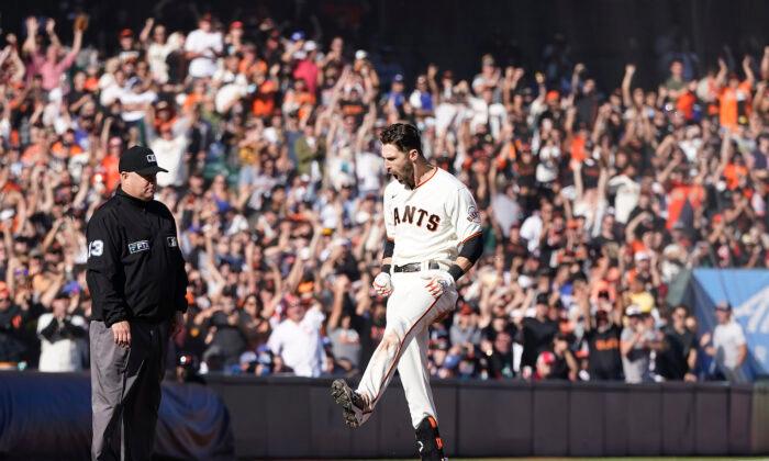 Duggar Triples, Giants Hold Off Dodgers 6-4 for NL West Lead