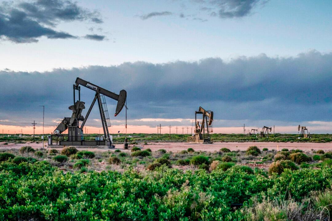 Oil Prices Fall After Saudi Price Cuts for Asia Spur Demand Concerns