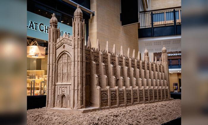 Photos: Intricate Sand Model of the 575-Year-Old King’s College Chapel in Cambridge