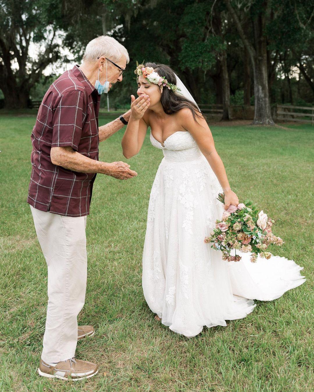 Suzy Dean was overcome with emotion on seeing her grandfather at the wedding. (Courtesy of <a href="https://www.instagram.com/colleensanclemente/">Colleen Sanclemente</a> & <a href="https://www.facebook.com/Tebow.love">Suzy Dean</a>)