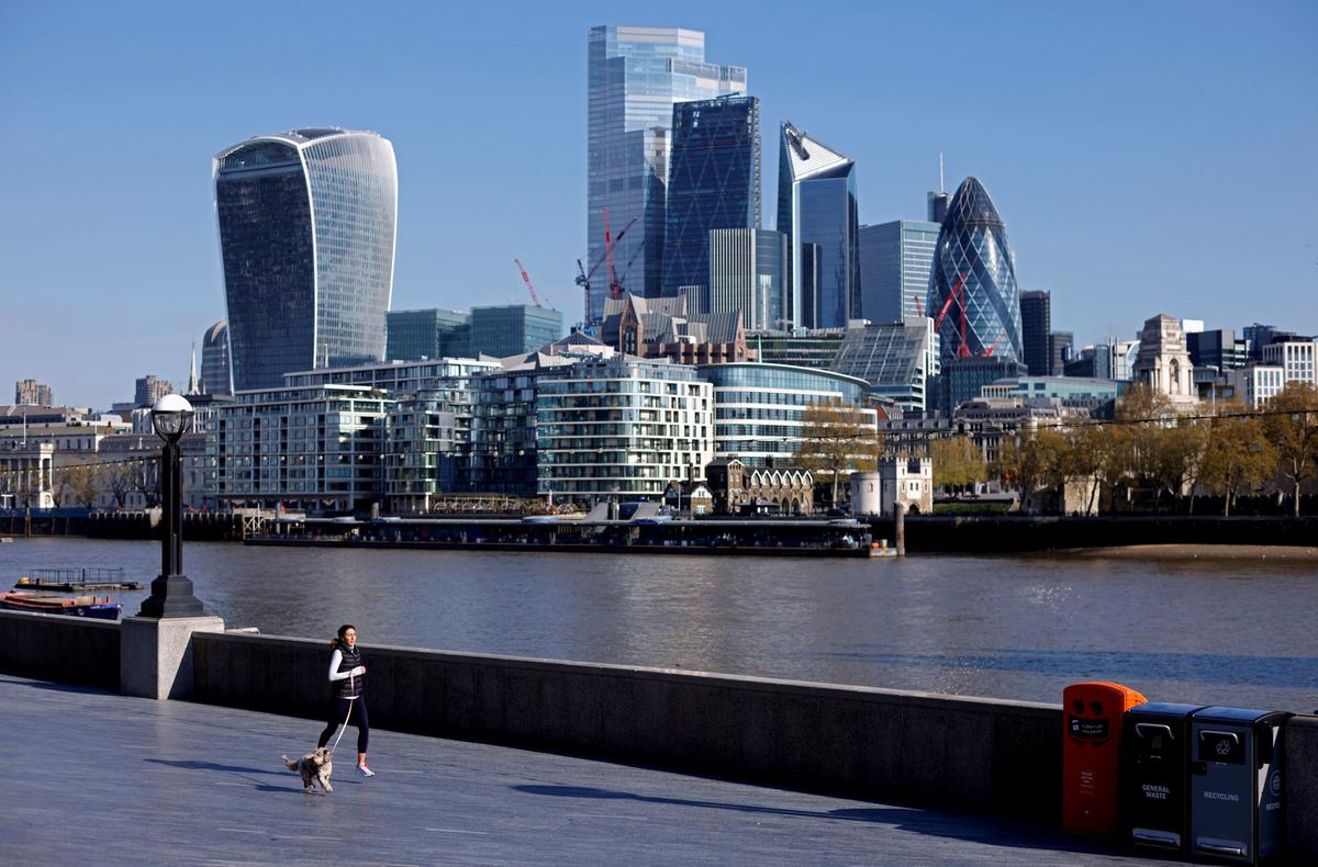 London Takes Aim at New York With Five-Year Financial Plan