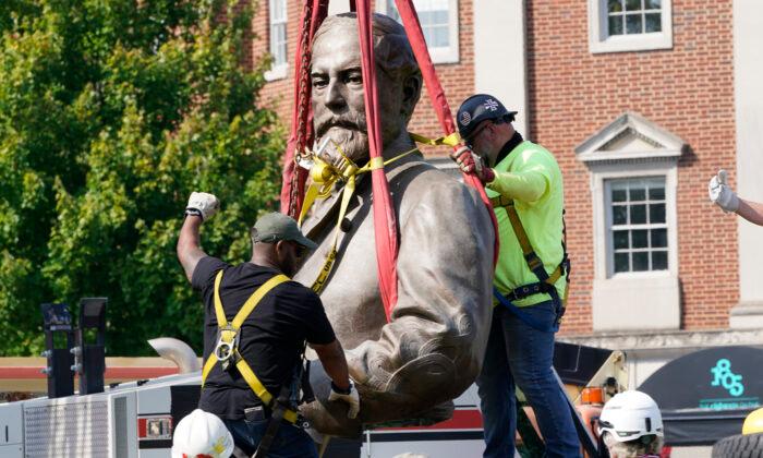 Statue of Gen. Robert E. Lee Taken Down in Virginia’s Capital