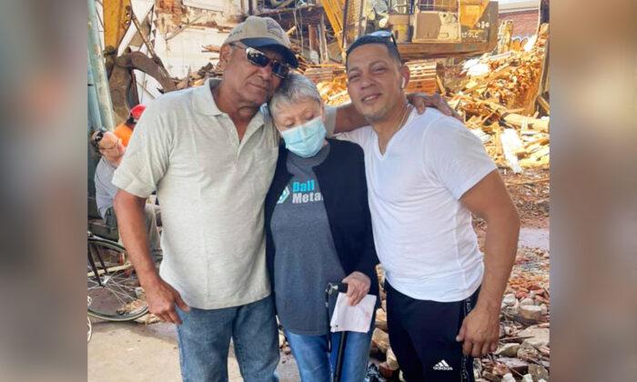 Good Samaritan Sees Building Collapse, Climbs Into Rubble to Pull Elderly Couple out Alive