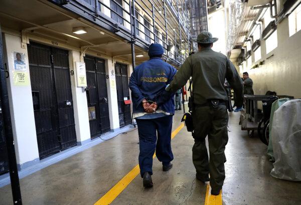 A prison guard escorts an inmate at San Quentin State Prison in San Quentin, Calif., on Aug. 15, 2016. (Justin Sullivan/Getty Images)