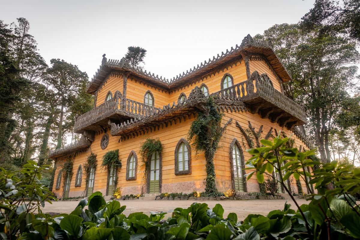 <span style="font-weight: 400;">After the death of Queen Maria II, King Ferdinand II married Elise Hensler, Countess of Edla, and had this chalet built for her between 1864 and 1869. A romantic garden surrounds the chalet with exotic plants and winding paths. (Luis Duarte/PSML)</span>