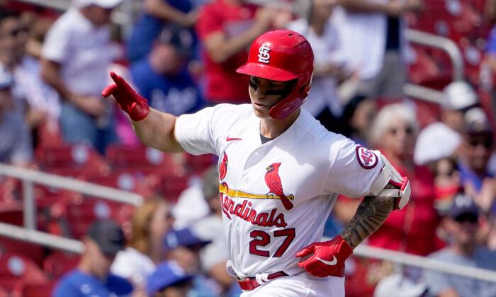 O'Neill Homers, Cardinals Win 2-1 Against Dodgers