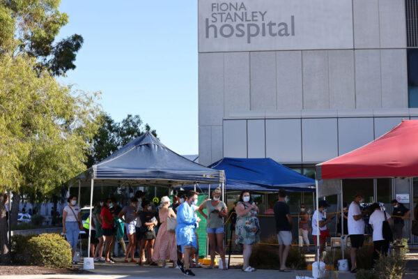 People queue for COVID-19 testing at Perth's Fiona Stanley Hospital in Western Australia, Australia, on January 31, 2021. (Photo by Paul Kane/Getty Images)