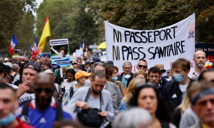 ‘No Health Pass’: Tens of Thousands Join Protests Against Vaccine Passports in France