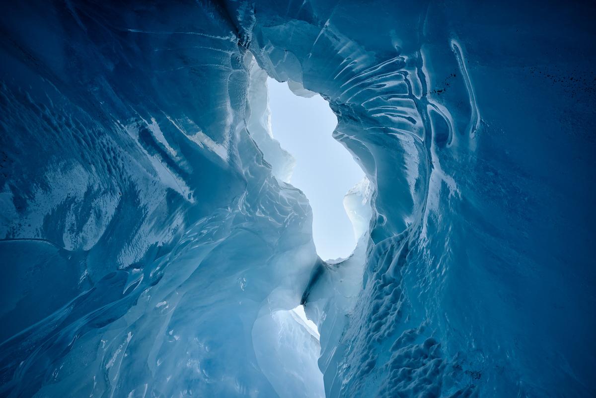 The icy interior of the cave. (Courtesy of Caters News)