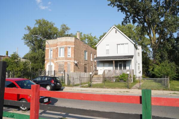 The house next to Asiaha Butler's is now boarded up and no criminal activities take place around it anymore, in Chicago, on Sept. 10, 2021. (Cara Ding/The Epoch Times)