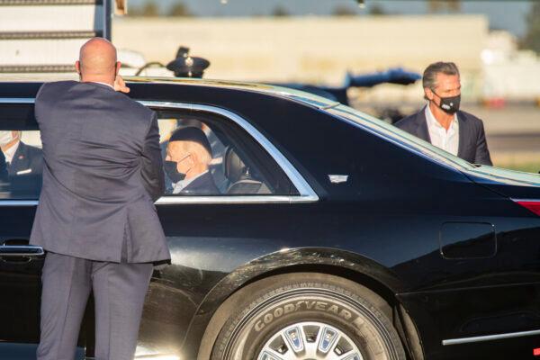President Joe Biden lands at Long Beach Airport with California Governor Gavin Newsom in Long Beach, Calif., on Sept. 13, 2021. (John Fredricks/The Epoch Times)