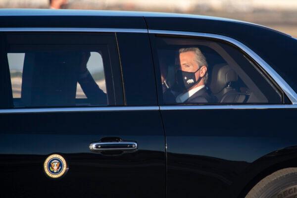 President Joe Biden lands at Long Beach Airport with California Governor Gavin Newsom in Long Beach, Calif., on Sept. 13, 2021. (John Fredricks/The Epoch Times)