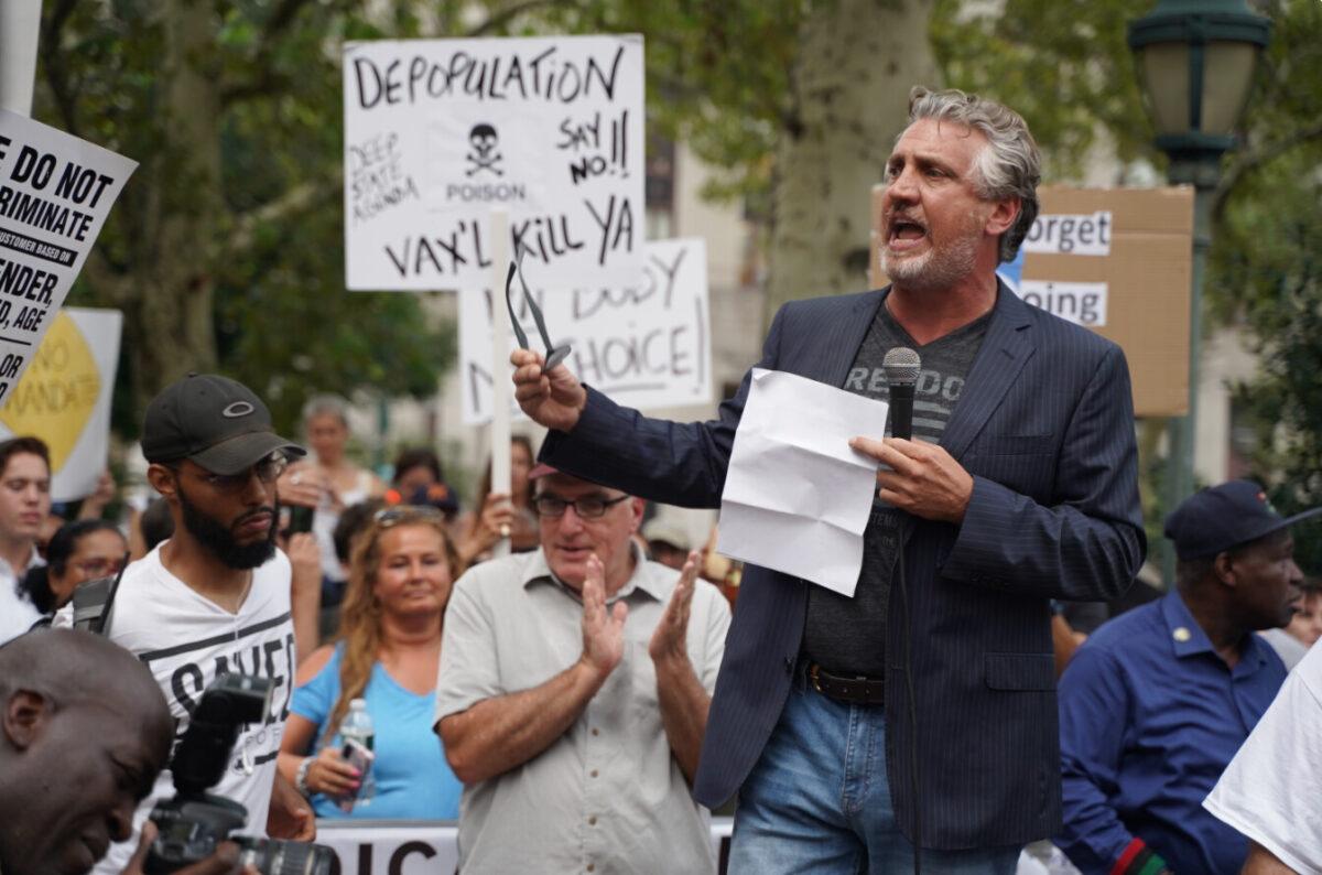 Del Bigtree speaks at Foley Square, Manhattan, New York, on Sept. 13, 2021. (Enrico Trigoso/The Epoch Times)