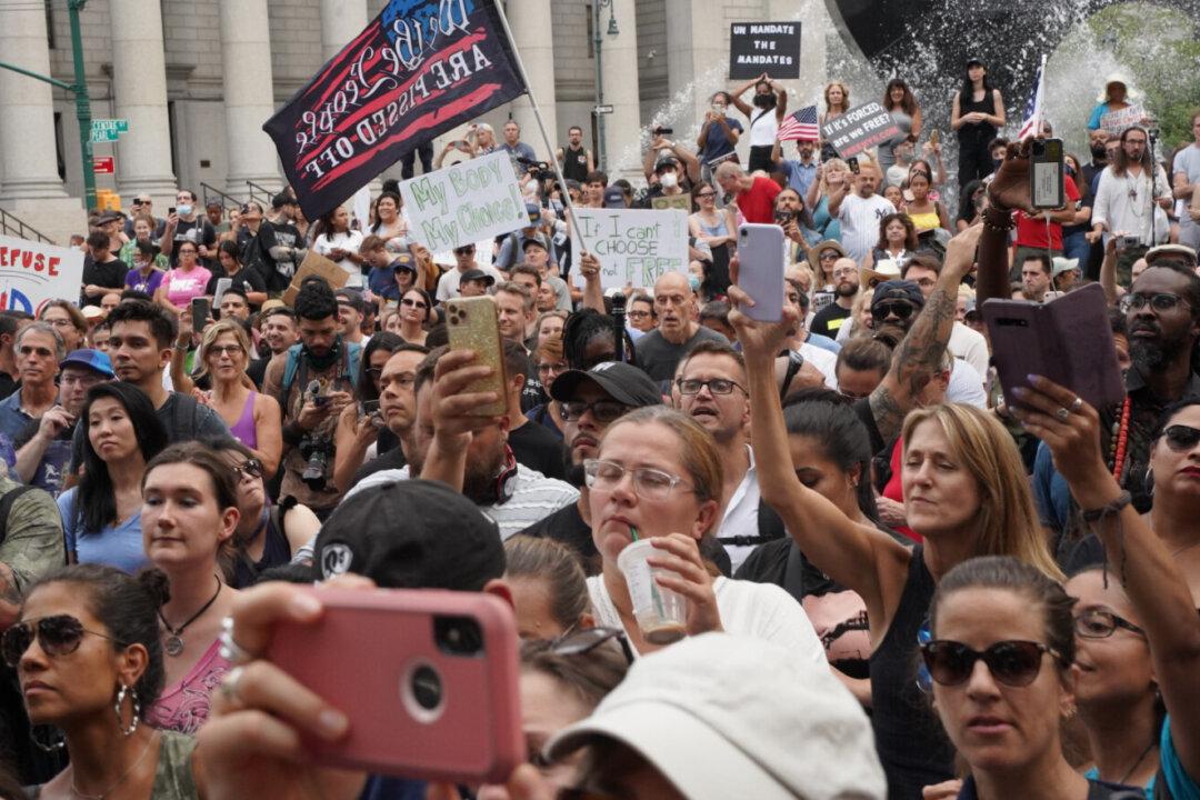 Thousands Protest Against COVID-19 Vaccine Mandate in New York City