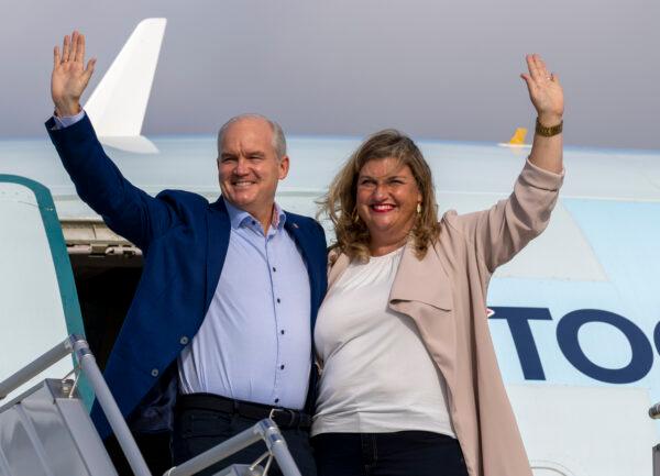 Conservative Leader Erin O'Toole and his wife Rebecca wave from the steps of the airplane prior to departing Ottawa on Sept. 10, 2021. Canadians will vote in a federal election Sept. 20th. (The Canadian Press/Frank Gunn)