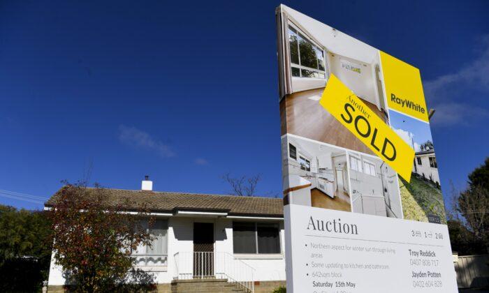 Australian House Prices to Fall 10 Percent in 2023 After Interest Rate Rise: Commonwealth Bank