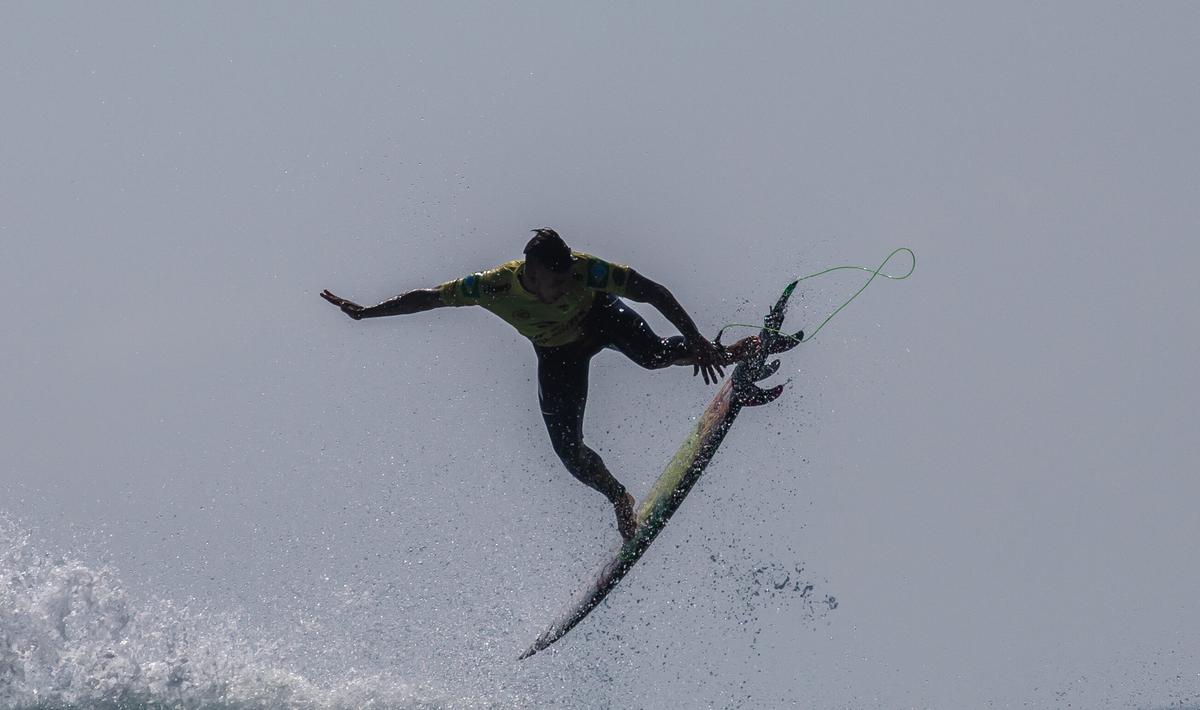 Brazil’s Medina Overcomes Toledo, Shark Scare to Win 3rd World Title