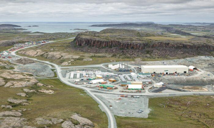 One Dead After Helicopter Rolls on Landing Near Nunavut Gold Mine