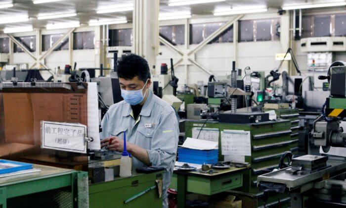 Japan Manufacturers’ Mood Falls to 5-Month Low in September: Poll