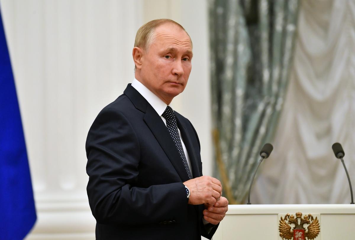 Russia’s Putin Says He Will Be in COVID-19 Self-Isolation ‘A Few Days’