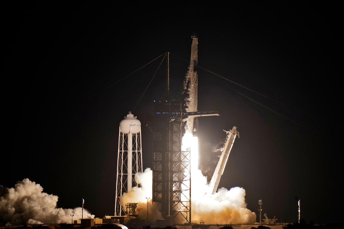 SpaceX Capsule With World’s First All-Civilian Orbital Crew Set for Splashdown