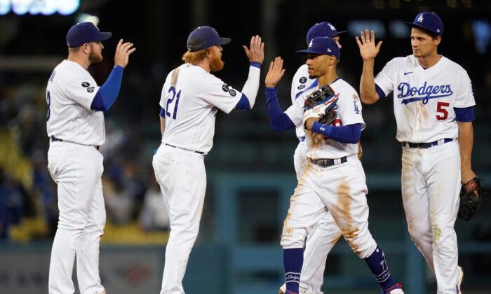 Urías Wins MLB-Leading 18th, Dodgers Beat Diamondbacks 5-3