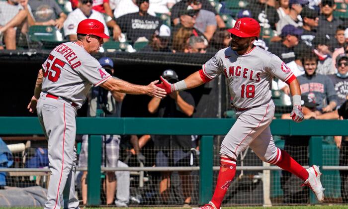 Cobb Leads Angels 9-3 Over White Sox