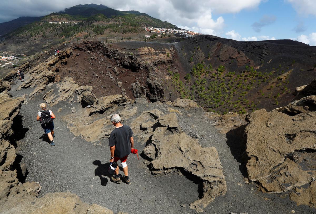 Earthquakes Ease on Spain’s La Palma as Volcano Alert Remains