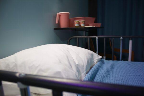 A hospital bed. (Bret Kavanaugh/Unsplash)