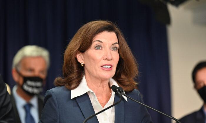 COVID-19 Vaccine Mandate for New York Public Schools ‘On the Table’, Gov. Hochul Says