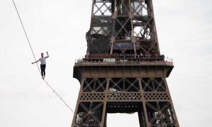 French Slackliner Wows Crowd With Eiffel Tower Performance