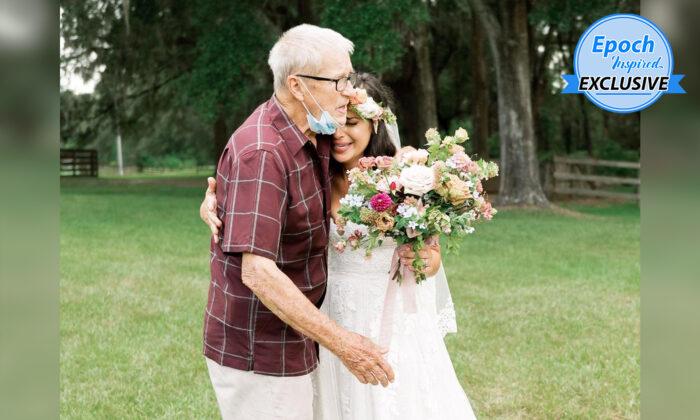 Bride Tears Up When Grandpa She Thought Couldn’t Attend Her Wedding Shows Up