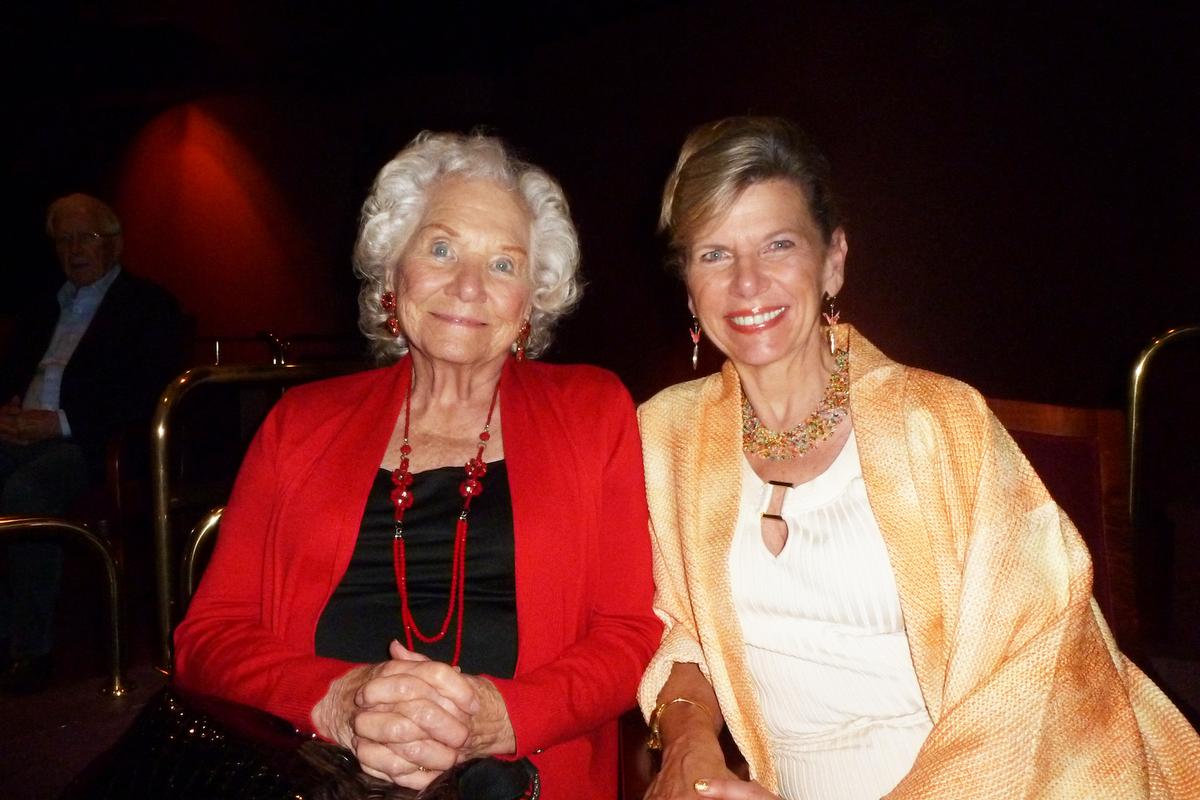 Audiences New and Old Admire Shen Yun