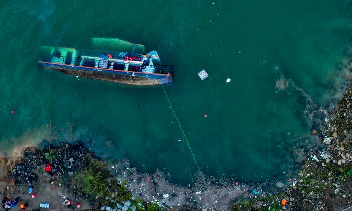 Capsized River Boat Leaves 10 Dead in Southwest China