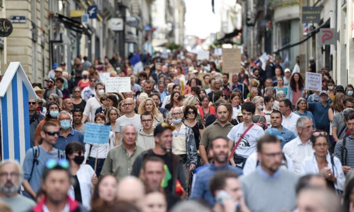 Tens of Thousands Join Protest Over COVID-19 Measures in France