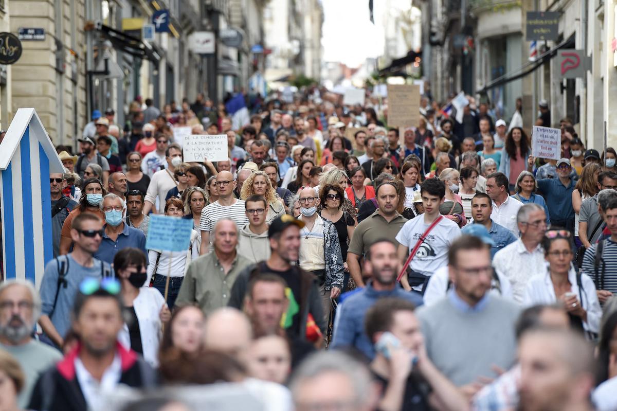 Tens of Thousands Join Protest Over COVID-19 Measures in France