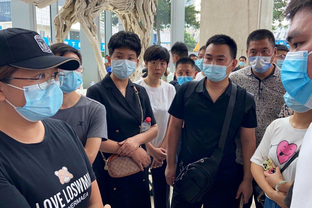 Analysis: Investors Brace for a Great Fall in China