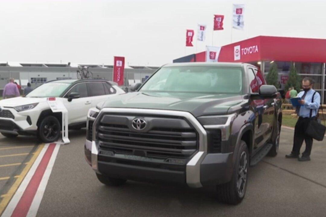 Toyota Scraps V8 in Redesign of New Tundra Truck