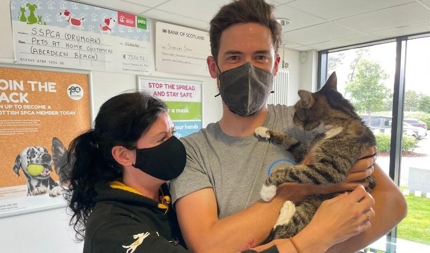 Forbes the cat reunites with his owners, Neil and Lucy Henderson, after being missing for 10 years. (Courtesy of <a href="https://www.facebook.com/scottishspca/">Scottish SPCA</a>)