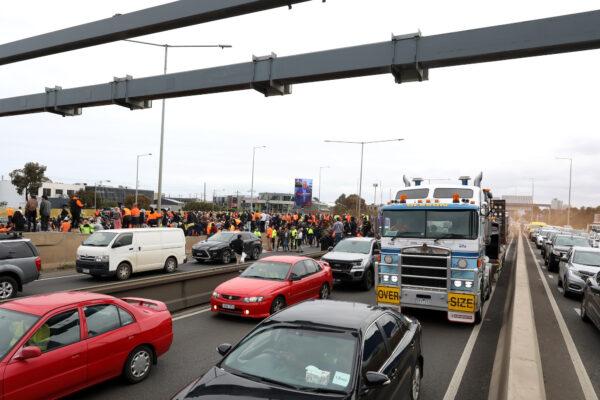 Construction workers protest along the West Gate Freeway in Melbourne, Australia, on Sept. 21, 2021. (Asanka Ratnayake/Getty Images)