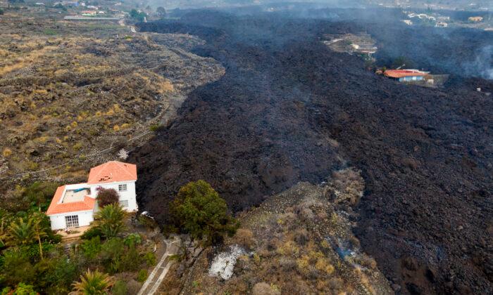Toxic Gas, New Rivers of Molten Lava Endanger Spanish Island