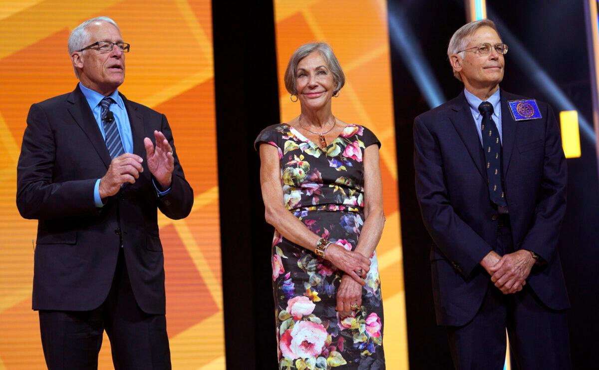 Members of the Walton family (L-R) Rob, Alice, and Jim speak during the annual Walmart shareholders meeting event in Fayetteville, Ark., on June 1, 2018. (Rick T. Wilking/Getty Images)